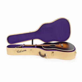 Gibson J-45 Century 12-Fret(ハードケースの内側)